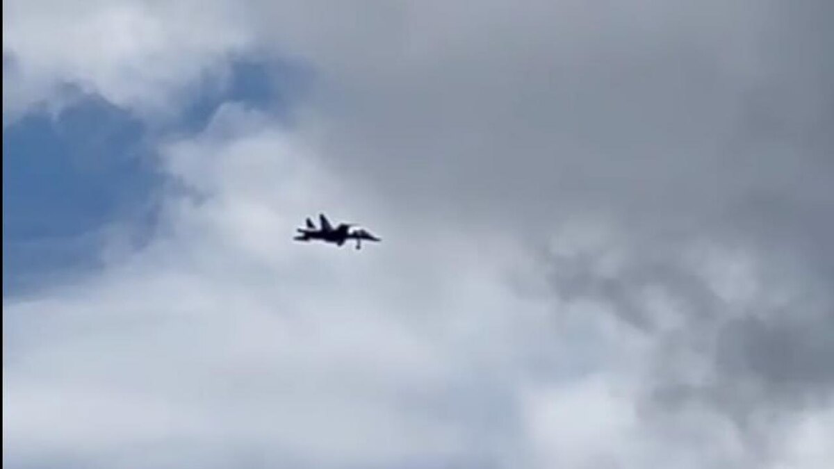  Момент посадки Су-34. Скрин видео с канала Fighterbomber