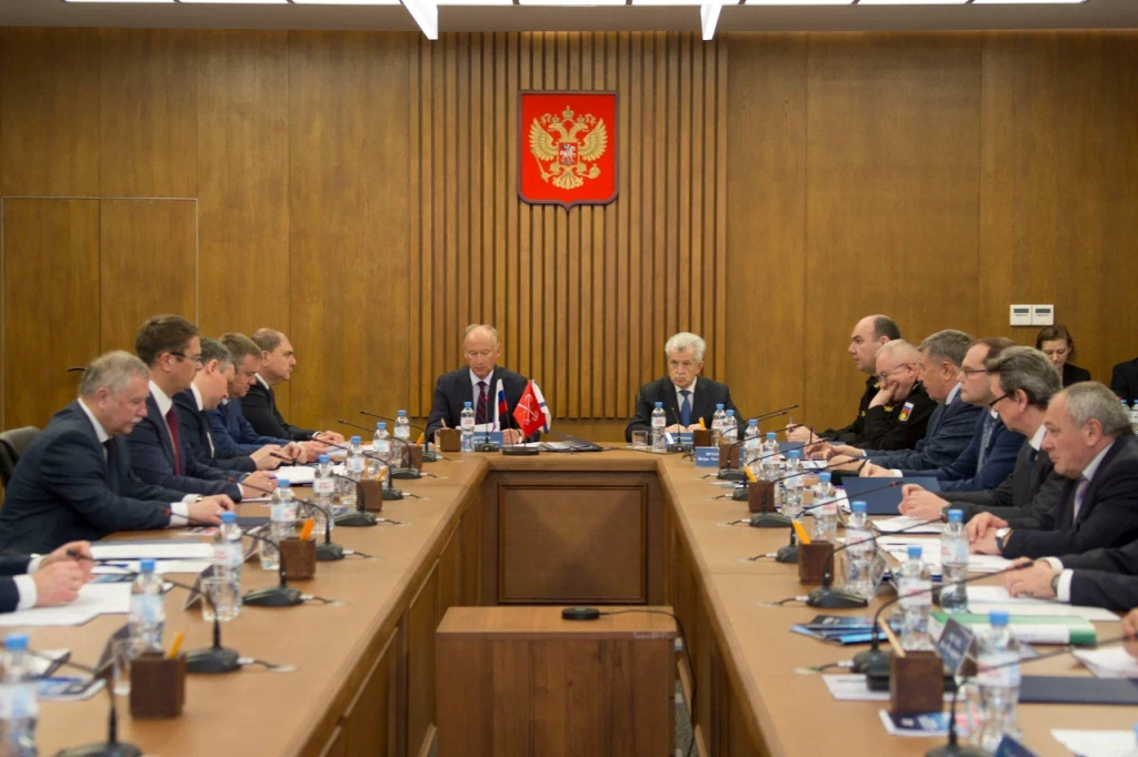 В Петербурге обсудили производство комплектующих для кораблей и судов ВМФ России / Фото: Морская коллегия России  📷
