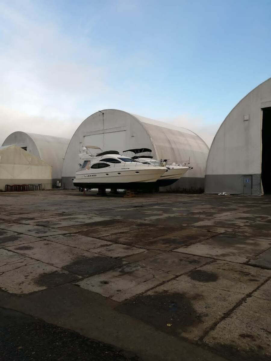 Ремонт локальных повреждений тентового полотна.