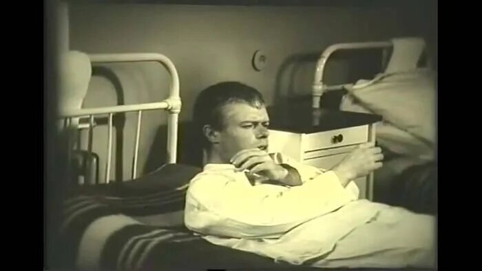 Симптом "воздушной подушки" у пациента с кататонией, фото из свободного источника