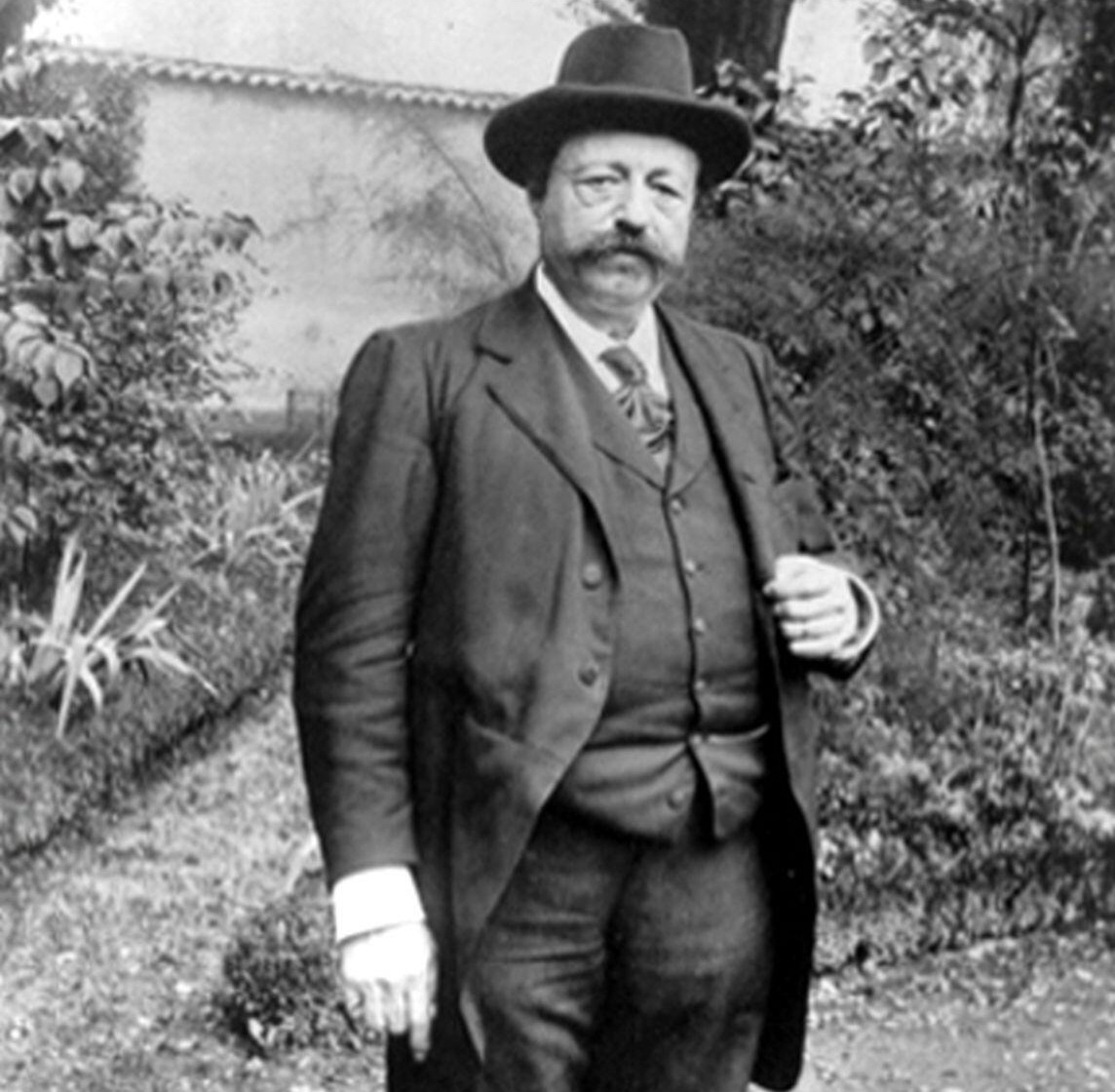 Низье Антельм Филипп (1849-1905), более известный в России как "Месье Филипп". 