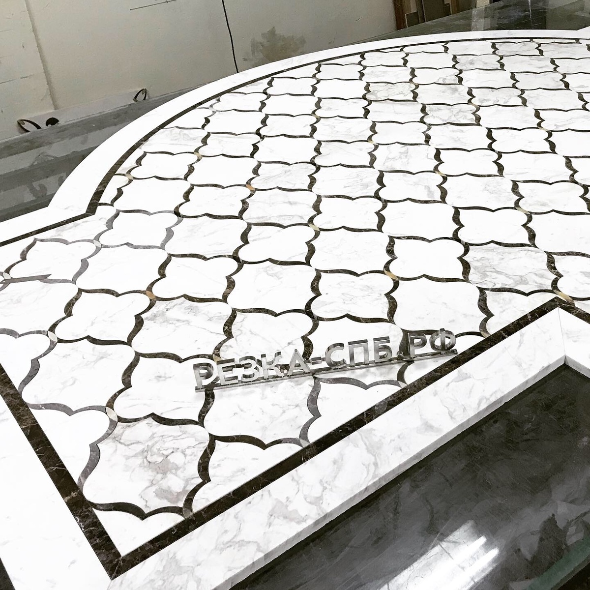 декор из керамогранита 