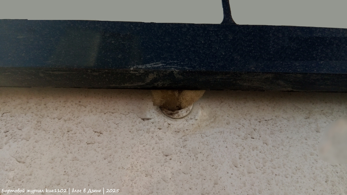 Такое себе решение по устранению гремящей рамки. Автор фотографии kua1102