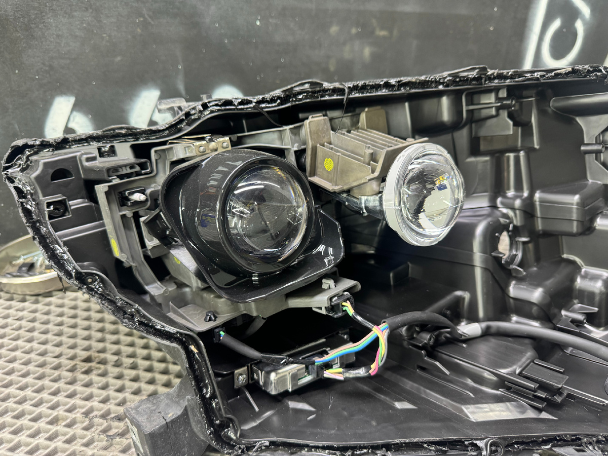 Фара в разборе