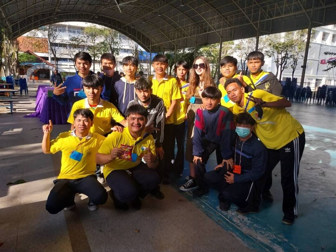 Студенты колледжа.