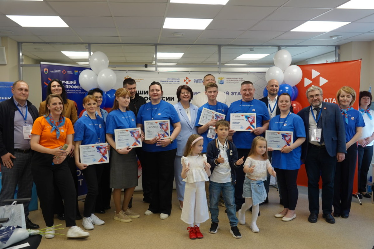    Награждение участников регионального этапа конкурса "Второй старт". Фото: "Республика"/Дарья Бутенева