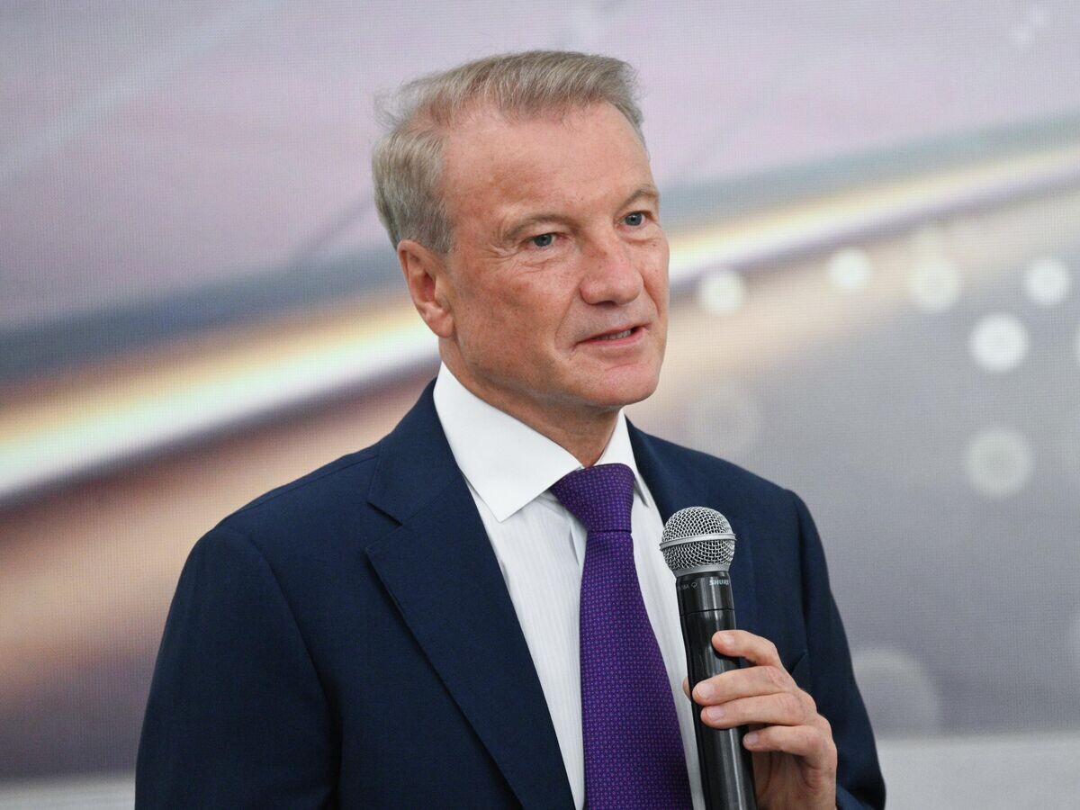    Глава Сбербанка Герман Греф на деловом завтраке на платформе ПМЭФ© РИА Новости / Кирилл Зыков