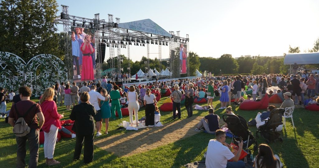 Кино и музыка: в Царицыно в одиннадцатый раз пройдёт фестиваль,посвящённый Дню семьи, любви и верности