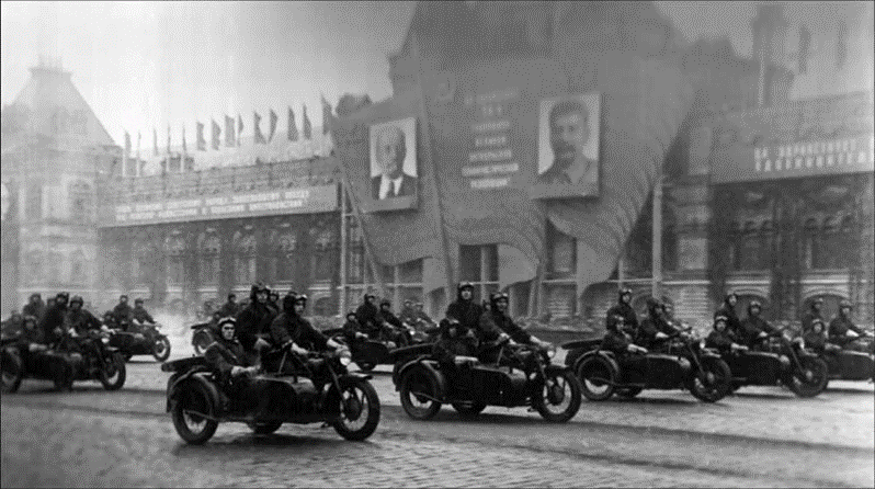 Военные мотоциклы на параде 07.11.1945. Из открытых источников