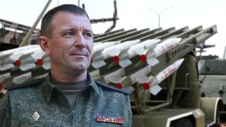 Генерал Попов готовится к бою. Легендарный "Спартак" выйдет на финальную битву лично