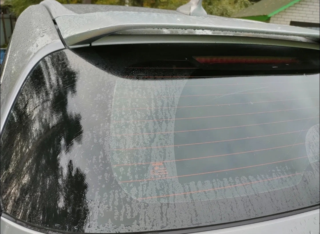 Так примерно выглядит стекло, если есть водный камень!