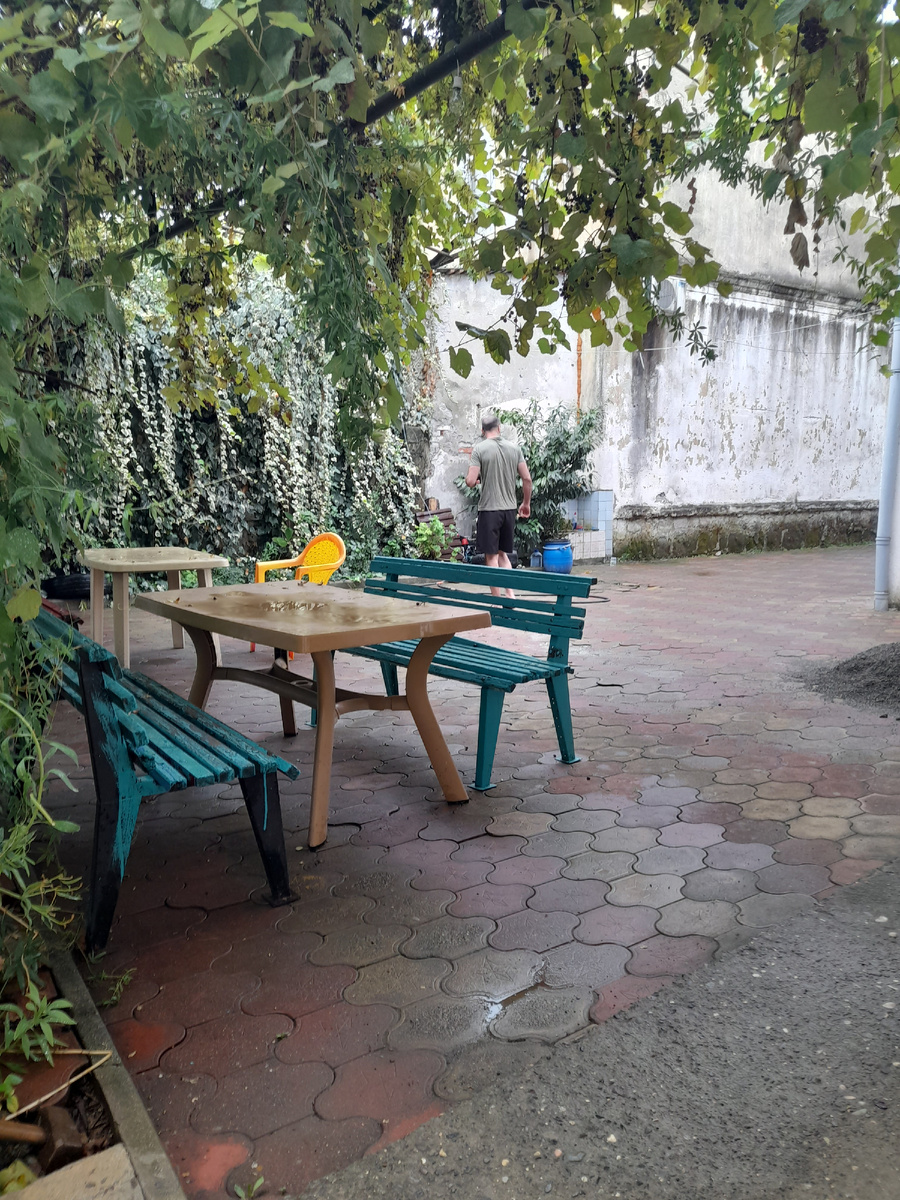 Наши чудные апартаменты в Сухуме и нескончаемый дождь