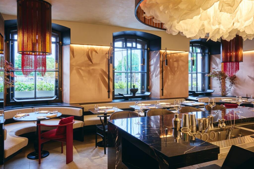 Интерьер ресторана Lotus Bistro