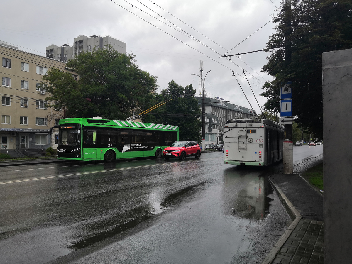 Необходимость не зависит от погоды... Поездка в город. Фото автора.
