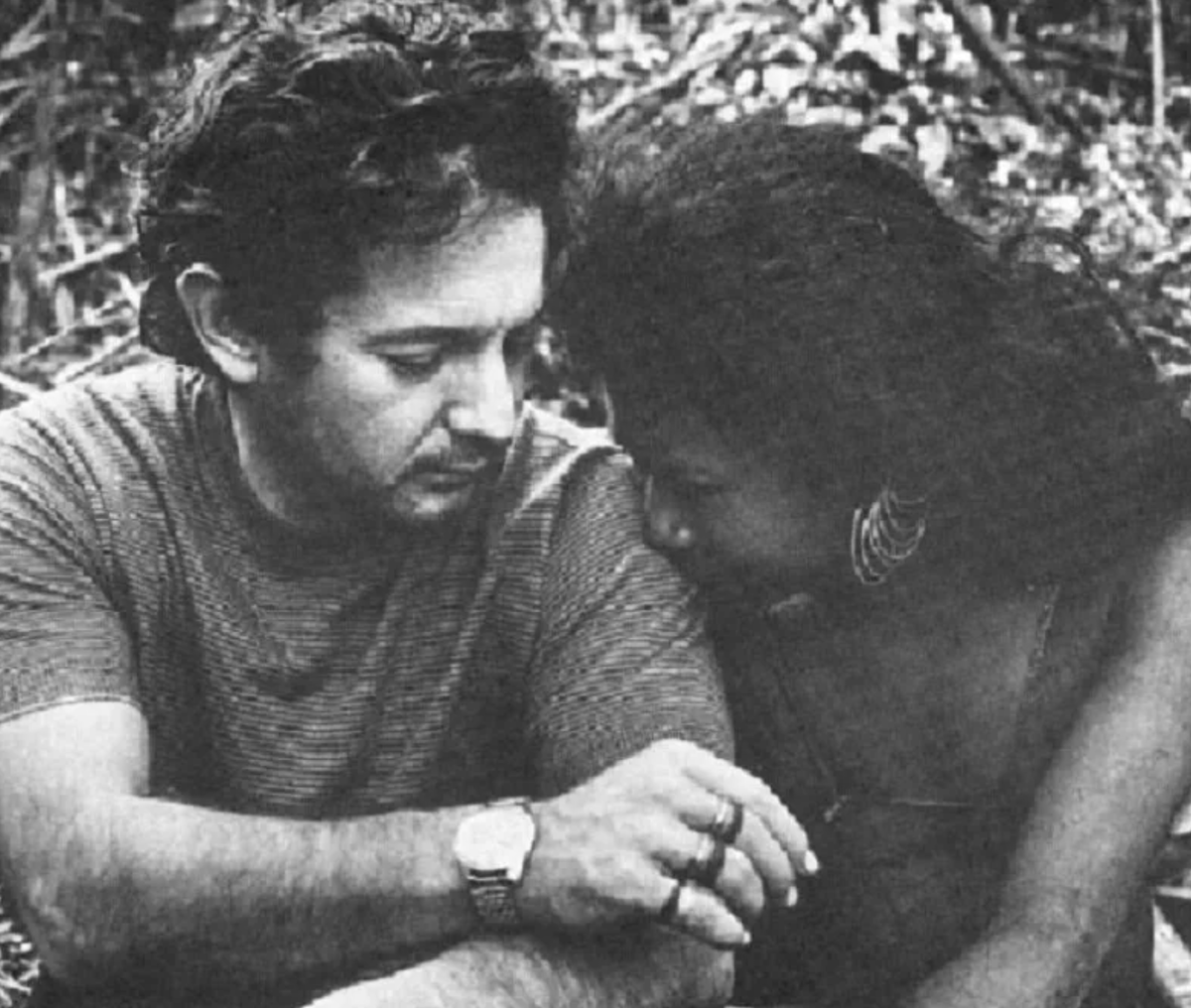 Мануэль Элисальде и девушкой из племнени