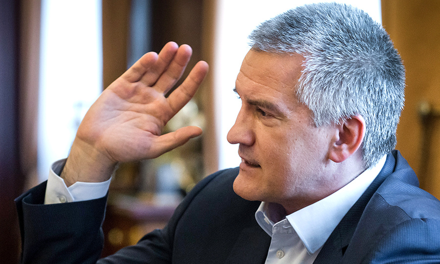 Глава Крыма призвал закончить "игры в толерантность" в вопросах миграции