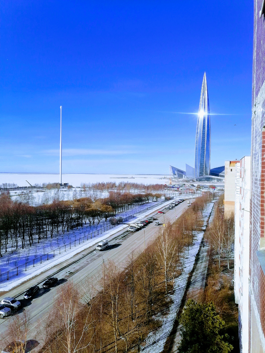 И пьяный я с балкона!