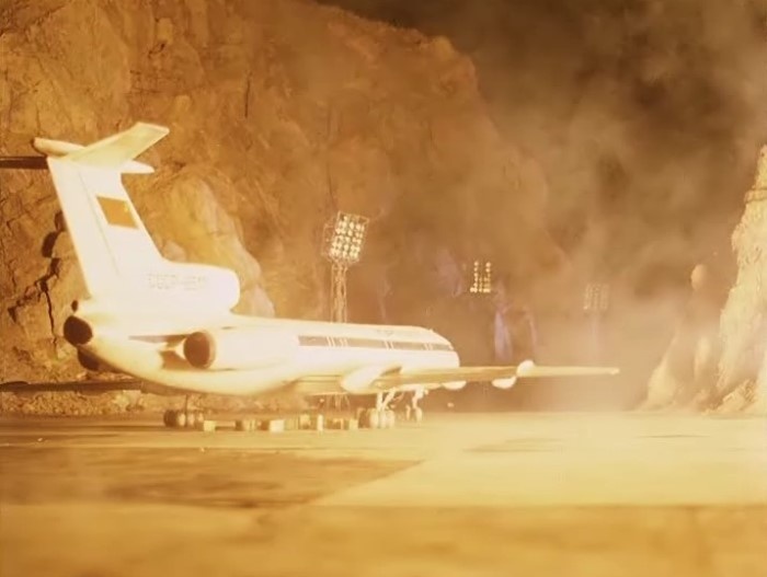 Кадр из фильма "Экипаж"