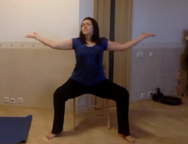 Скрин видео "Живые танцы: Танцуем сидя"