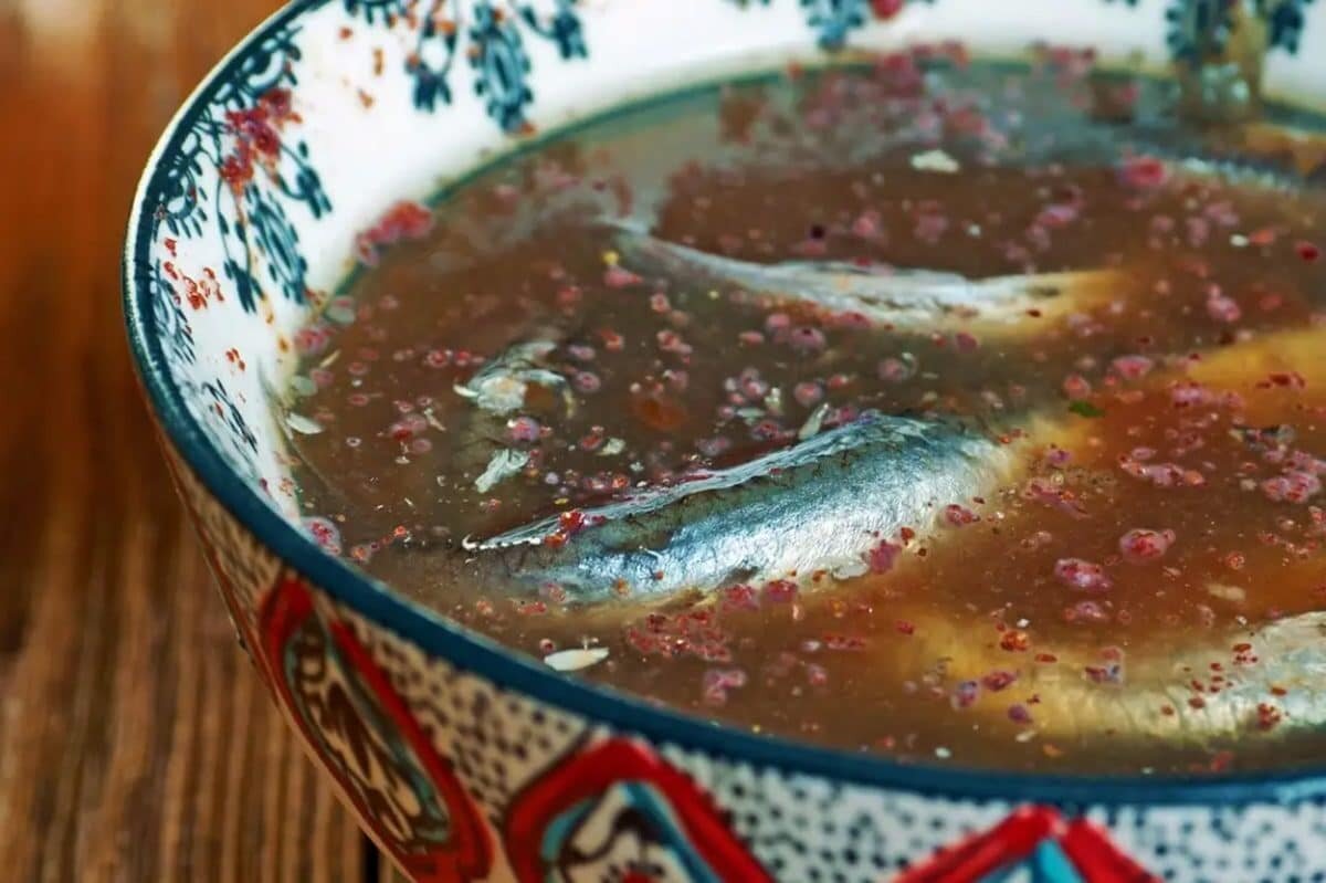    Современный вариант гарума, ферментированного рыбного соуса, который готовили в Римской империи / © Alamy, Alexander Mychko