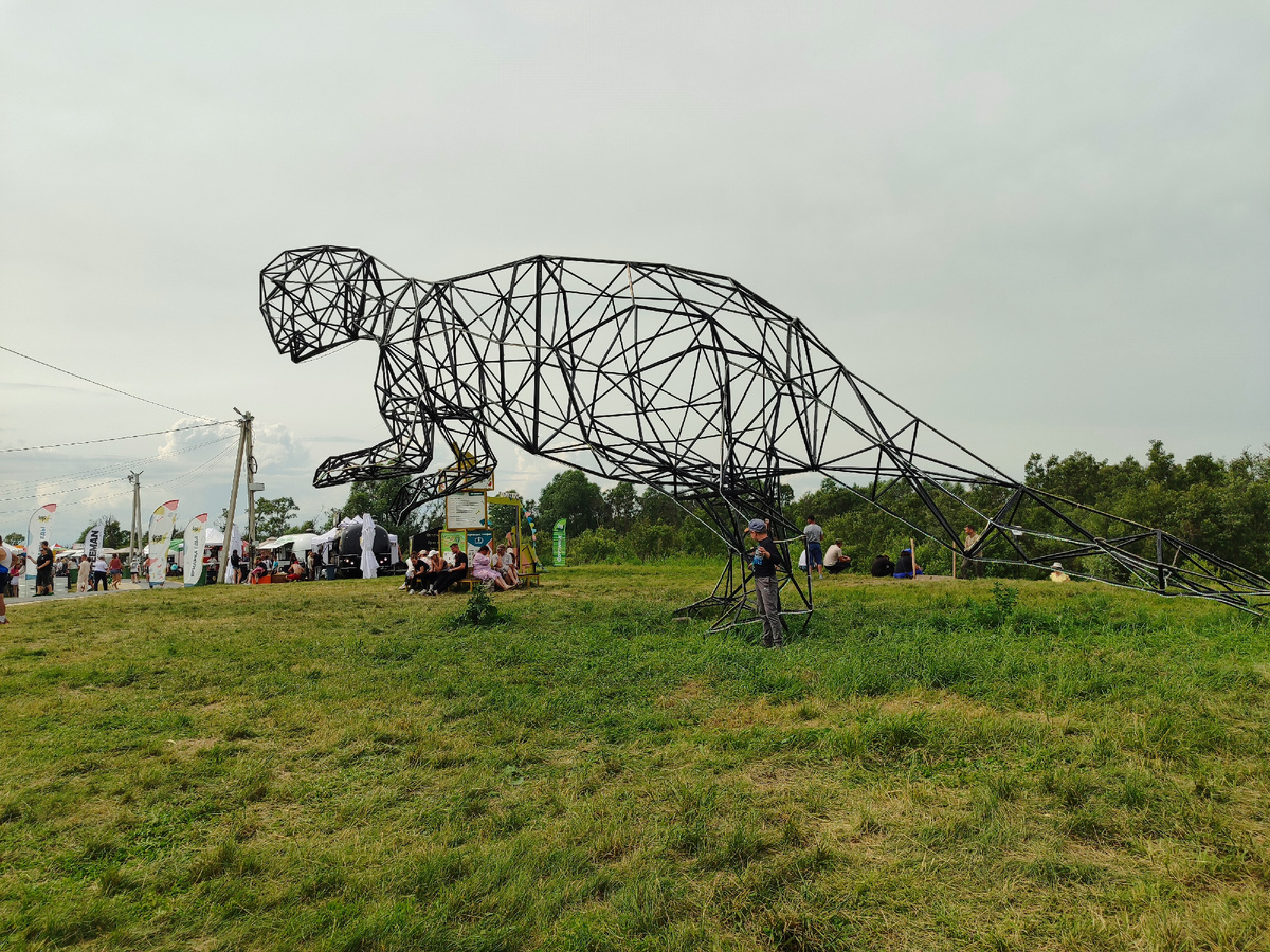 Паша и пситтакозавр, который по ночам светился