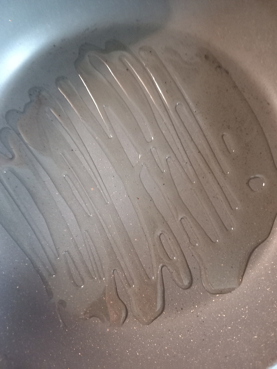 Жарю на смеси в соответствующих пропорциях рафинированного и нерафинированного масел 