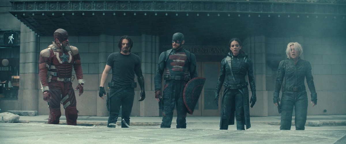 Вокруг апокалипсис, надо спасаться, но все вокруг находят время, чтобы поапплодировать супергероям. 