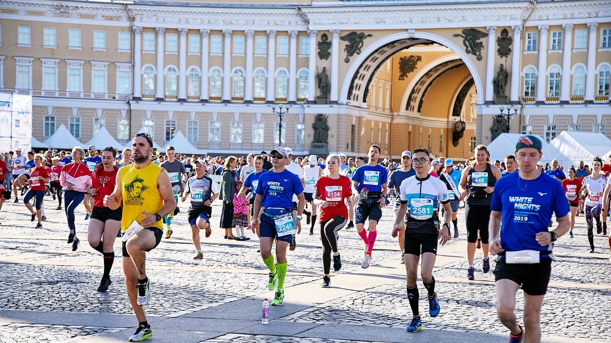 На Дворцовой площаде. ФОтография из свободного доступа. Листайте галерею.