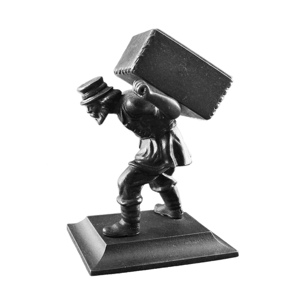 «Мужик с цыбиком чая». Такую статуэтку-коробочку еще в конце XIX века выпускали на заводе, сегодня известном как Каслинский завод архитектурно-художественного литья. Фотография с сайта завода