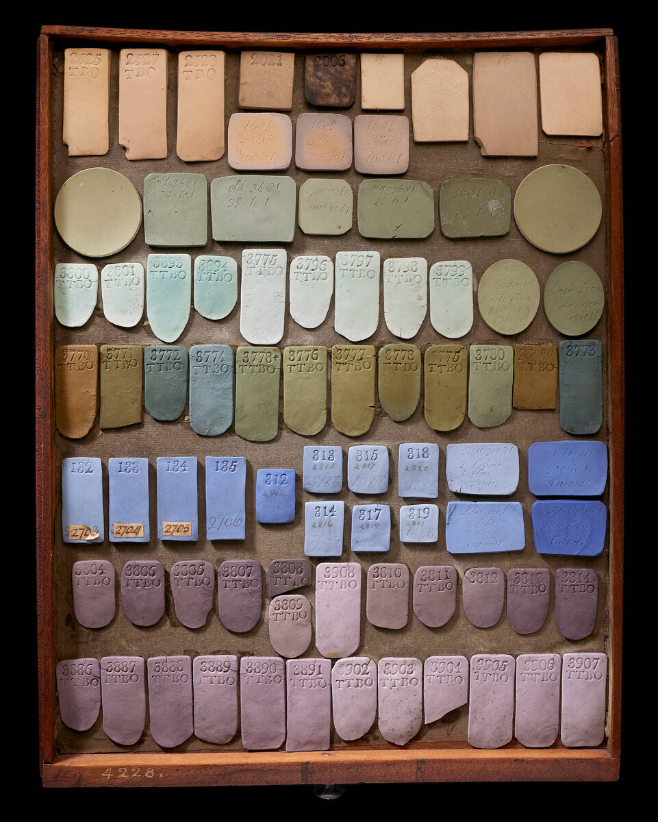 Образцы (пробы) Jasperware работы Джозайи Веджвуда и сыновей, 1773–1776 гг. Эти эксперименты были ключом к созданию знаменитого материала. (фото: Музей Виктории и Альберта, Лондон)