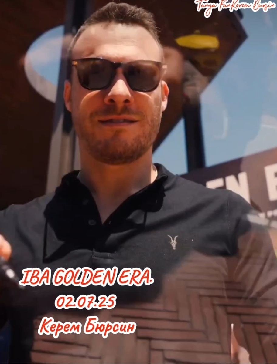 Керем Бюрсин на мероприятии IBA Golden Era 02.07.25. Источник Твиттер