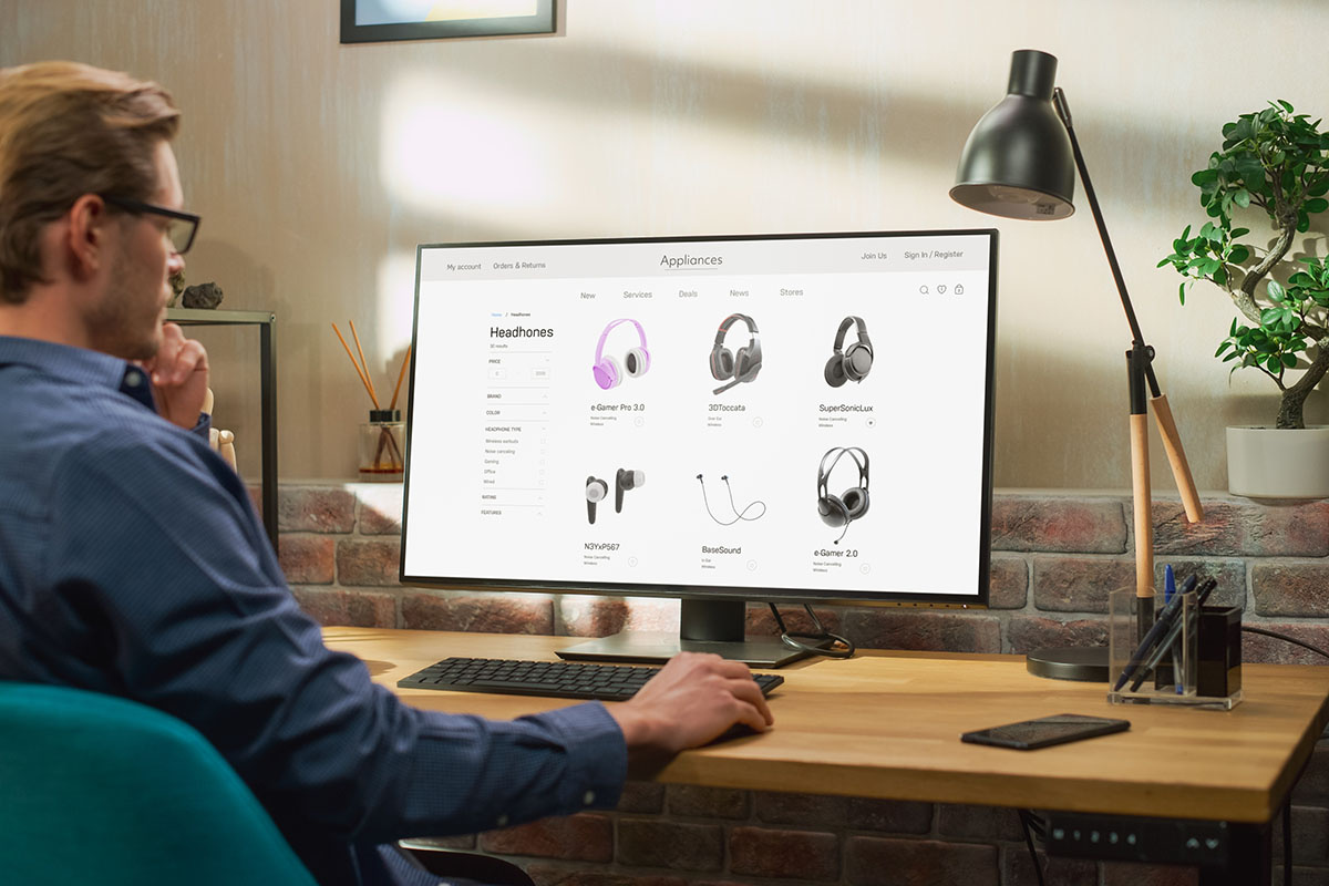    Не обязательно идти в магазин. Услуга рассрочки доступна при онлайн-оплате. Источник: Shutterstock