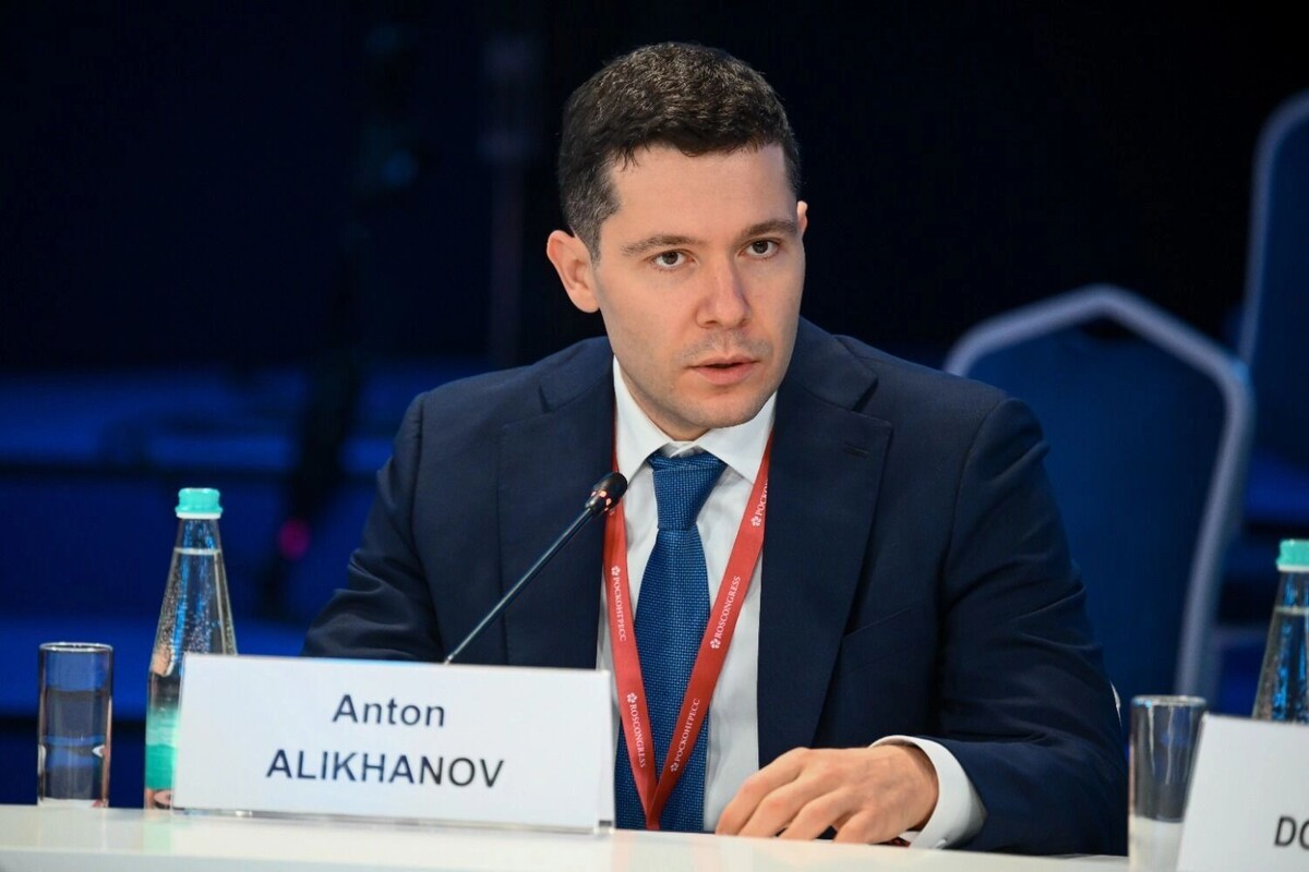 Министр промышленности Антон Алиханов: все машины мощнее 160 л. с. обложат коммерческим утильсбором. Фото: Росконгресс