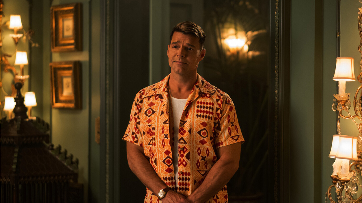 кадр из сериала "Палм Рояль"