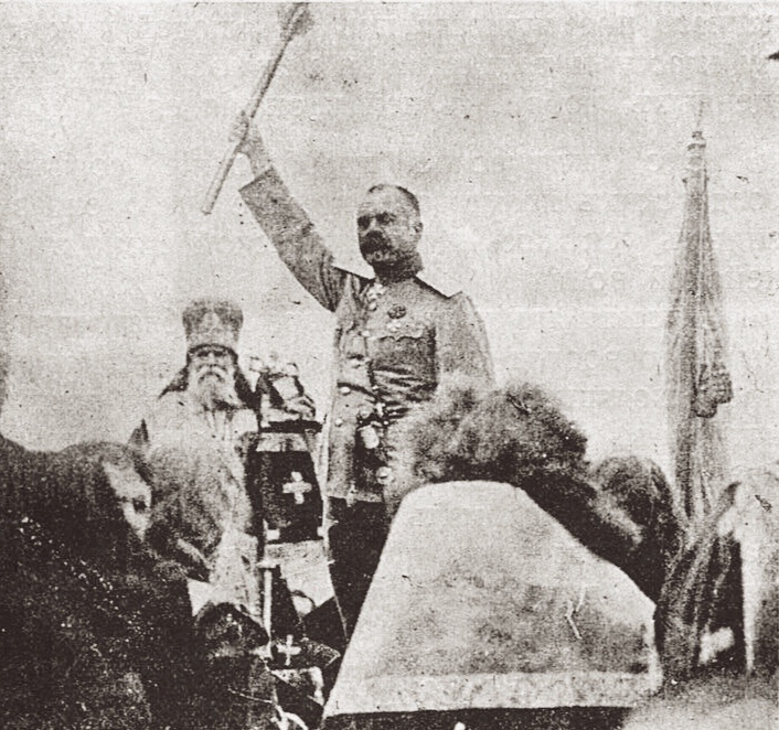А.М. Каледин с поднятой над головой булавой – символом атаманской власти. Фото из открытых источников 