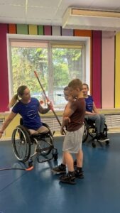 Приезд профессиональных тренеров вызвал у юных участников неподдельный восторг. Более 30 ребят с горящими глазами с нетерпением ждали возможности попробовать свои силы в новых для себя видах деятельности.