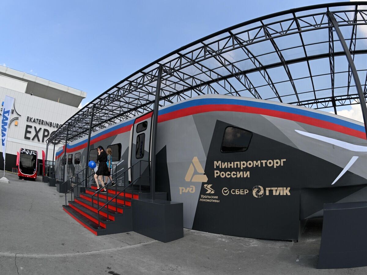    Полноразмерный макет сверхскоростного поезда для ВСМ© РИА Новости / Рамиль Ситдиков