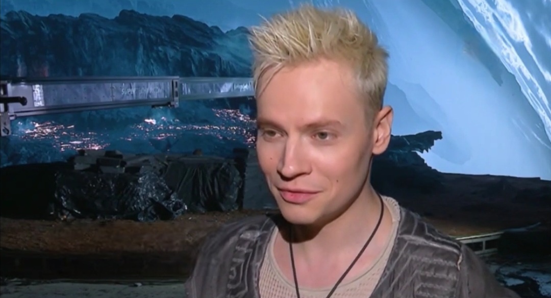 После Дальневосточного тура Ярослав еще не встроился в московское время, но уже работает. Как говорится: «Есть работа?Дайте две!» Из интернета