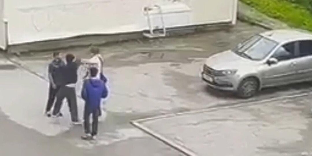 Второго подростка с семьей выдворят в Азербайджан после драки на Дыбенко