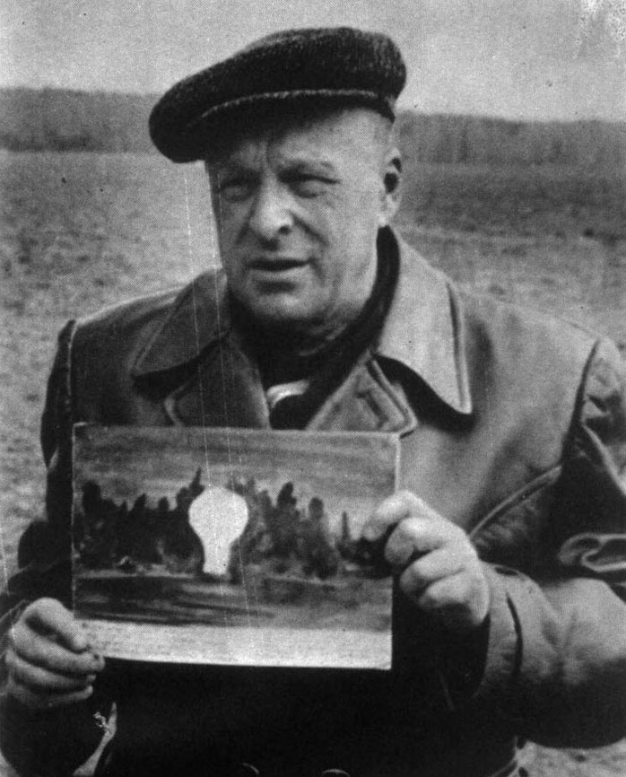 Удивительный снимок НЛО в руках Феликса Юрьевича. (Источник: nashaplaneta.su).