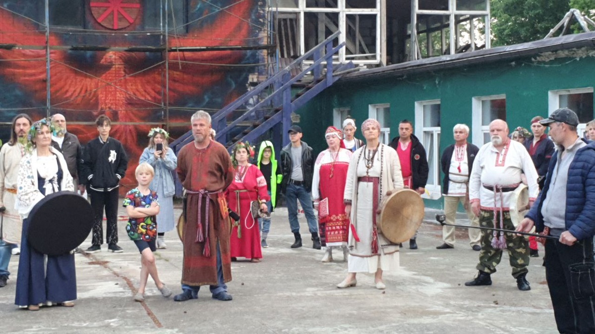 фото автора  собрани е пред началом главного ритуала