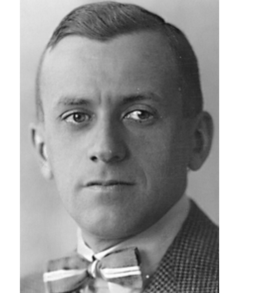 С. Л. Бертенсон российский библиограф, историк литературы и театра, переводчик, музыковед, сценарист. В 1925-28 гг. во время гастролей худ-ного театра в Америке был секретарем Немировича-Данченко. Они вместе вернулись в СССР в 1928 году.  