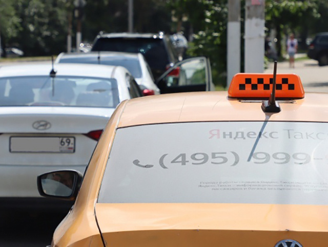 В Твери два таксиста спасли пенсионеров от мошенников