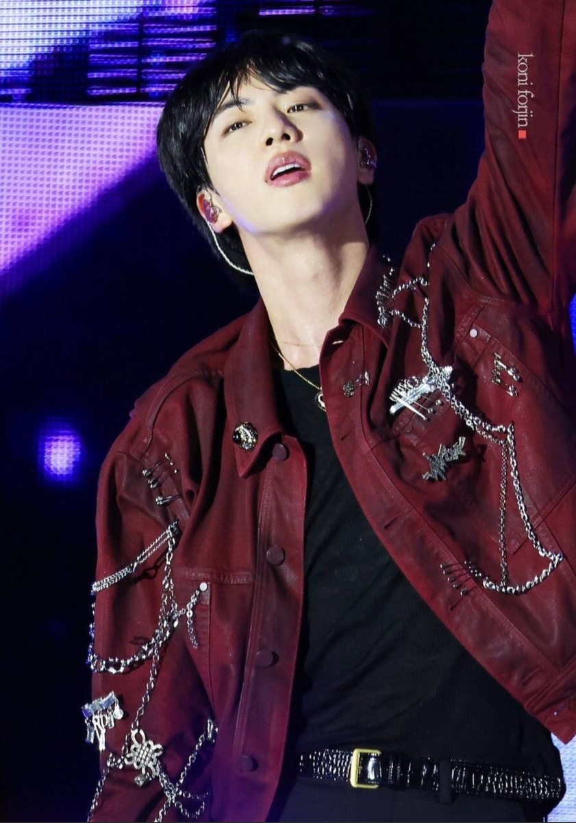 Никогда! Спасибо, дорогой читатель, за шикарную фотографию. Чем больше красивого Джина в комментах, тем лучше. 