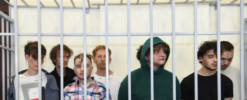 Задержанных доставили в суд со следами побоев