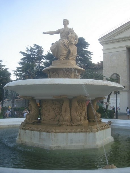 Фонтан "Богиня Мореплавания Исида"