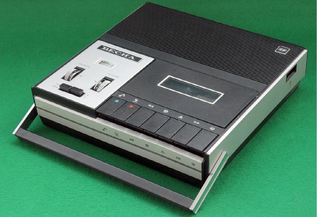 Кассетный, двухскоростной.