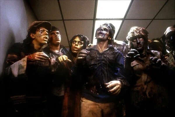 «День мертвецов» стал уже классикой жанра зомби-хорроров. Фото © Кадр из фильма «День мертвецов», режиссёр Джордж А. Ромеро, сценарист Джордж А. Ромеро / Kinopoiskatomic:embed 1
