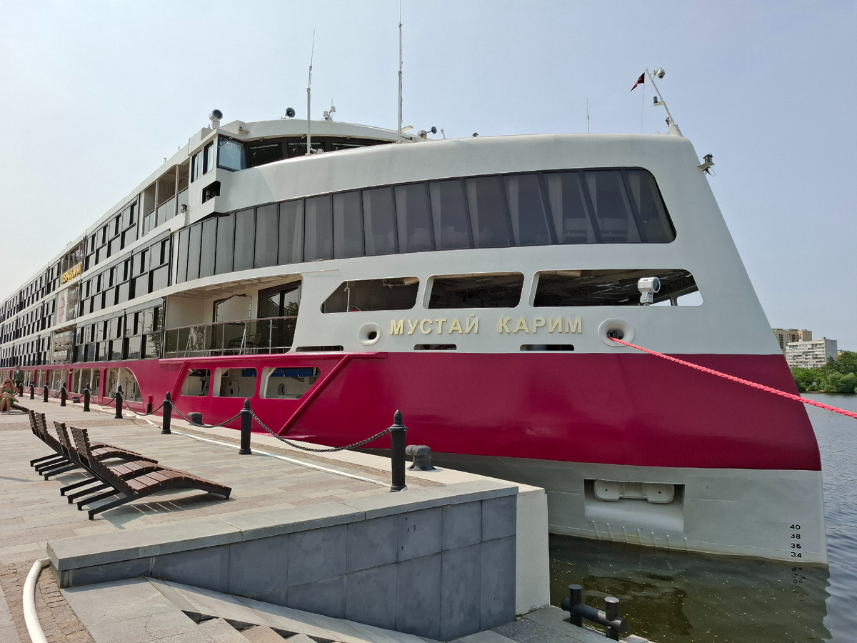 Если вы ищете современный лайнер, который ходит по русским рекам, присмотритесь к "Мустай Карим".