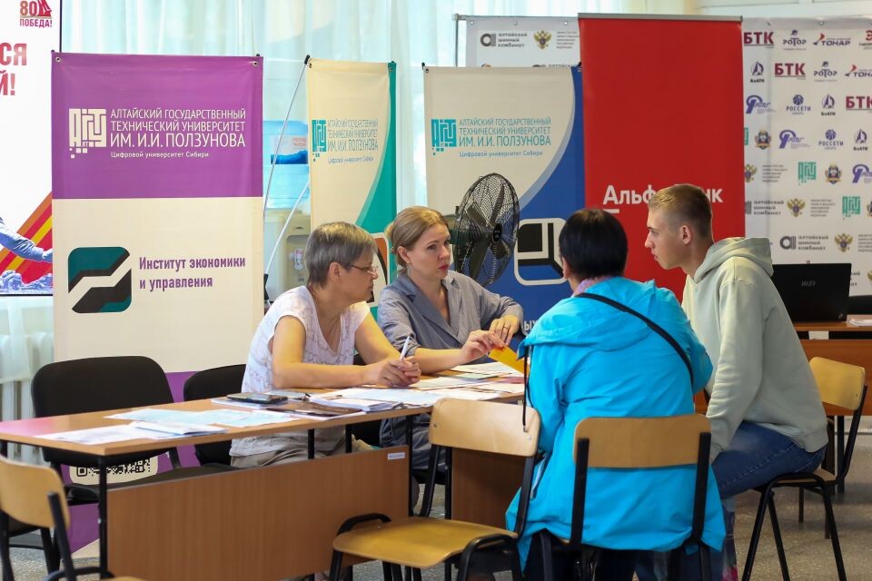    Приемная комиссия - 2025. Источник: Виталий Барабаш